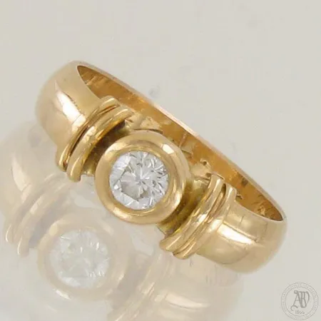 Timanttisormus 1xn.0.17ct, kaiverrettu ja käytön jälkiä, koko 15¾, 750,  Paino: 3,3 g