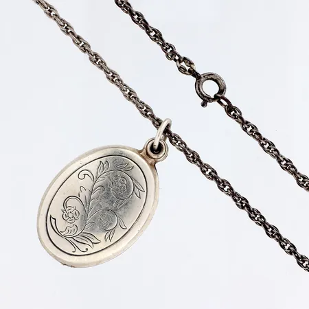 Kaulaketju, pituus 60cm, medaljonki lapista, Kalevala Koru, korkeus 30mm, 830 ja 925, Paino: 16,3 g