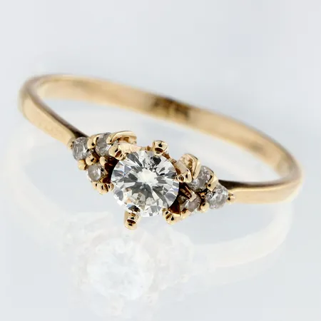 Timanttisormus 1xn.0.25ct, 6xn.0.02ct, koko 17, 750,  Paino: 1,7 g