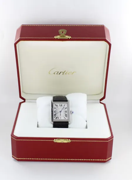 Teräsrannekello Cartier Tank Solo XL , Automaatti, kaiverrettu, ref: 767713rx, taulun mitat 31x41mm, käytön jälkiä kellon rungossa, laatikko