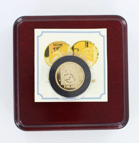 Kultaraha Suomi 2001, Kultamarkka, todistus, puulaatikko, 750, Paino: 8,6 g