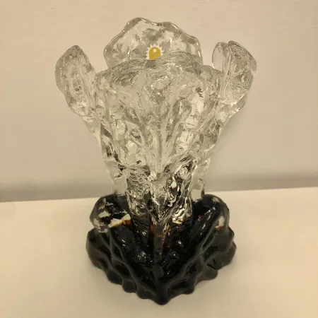 Lasimaljakko, Humppila, Kasvimaalla, signeeraus Pertti Santalahti, korkeus 19cm