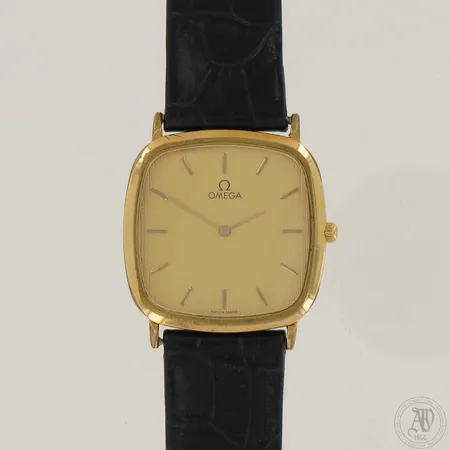 Teräsrannekello Omega De Ville nahkarannkeella, Cal.1378, quartz: paristo loppu, taulun mitat 30x35mm, käytön jälkiä.