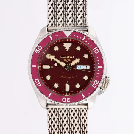 Terärannekello, Seiko Sport 5, automaatti, ref.SRPD69K1, rungon Ø 42.5mm, lasissa ja kehässä naarmuja, rannekkeen pituus muutettavissa
