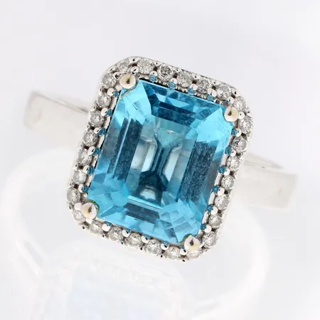 Timanttisormus kivellä 28xn.0,005ct, koko 18, 585br valkokultaa,  Paino: 4,5 g