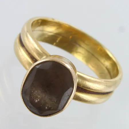 Kivisormus, kaiverrettu, käytön jälkiä, koko 16½, 750br,  Paino: 5,9 g