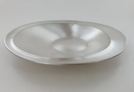 Hopeinen vati, design Tapio Wirkkala, 1963, Ø15cm, käyttökulumaa, 916,  Paino: 133,1 g
