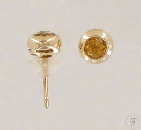 Kivikorvanapit, Ø 6mm, kulta/silikoonitaustat, 585br Paino: 1,1 g