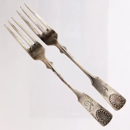 Kaksi otinhaarukkaa, kaiverrettu, Musla, pituus 120mm, 813, Paino: 23,1 g