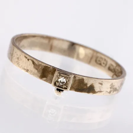 Timanttisormus 1xn.0.01ct, kaiverrettu, koko 17½, 750 valkokulta,  Paino: 1,9 g