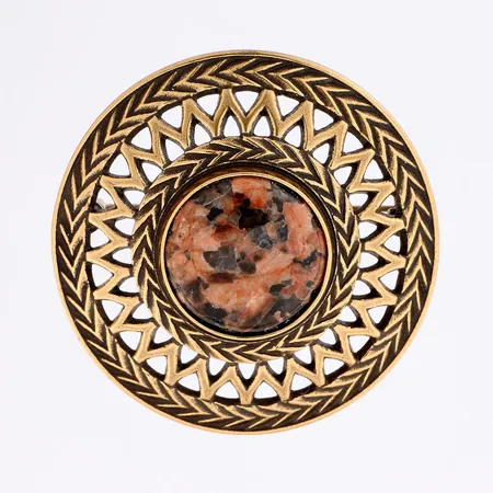 Kivirintaneula, Kalevala Koru, Uskelan korut solki, Ø 43mm, pronssia
