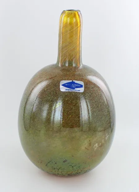 Lasipullo Mansikkapaikka, Oiva Toikka,  korkeus 140mm, signeerattu, Nuutajärvi