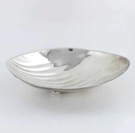 Malja, Tapio Wirkkala, Hopeatehdas, 1956, leveys 13cm,  käytön jälkiä, 813,  Paino: 74,4 g