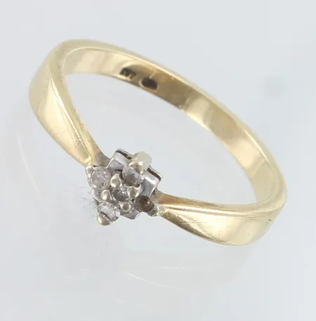 Timanttisormus 4xn0.005ct, yksi timantti tippunut, koko 18, 585 kelta- ja valkokulta,  Paino: 2,7 g