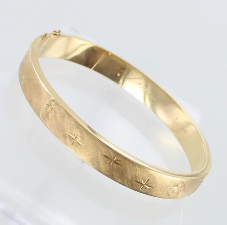 Kuvioitu rannerengas, kaiverrettu, Ø 57mm, 585br,  Paino: 16,4 g