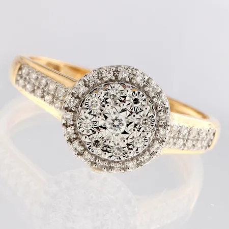 Timanttisormus 1xn.0.02ct 8xn.0.005ct 39xn.0.003ct, koko 17½, 585,  Paino: 1,9 g, kuvausta muutettu 31.1.2023