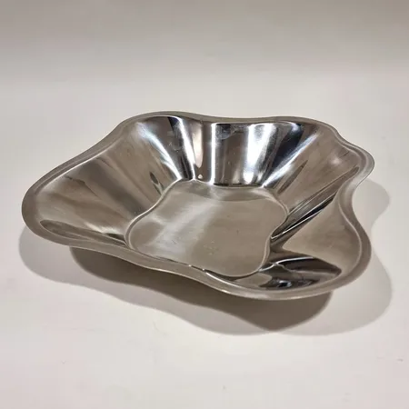Teräskulho, Iittala, design Alvar Aalto, mitat 60x358mm, käytön jälkiä, metallia