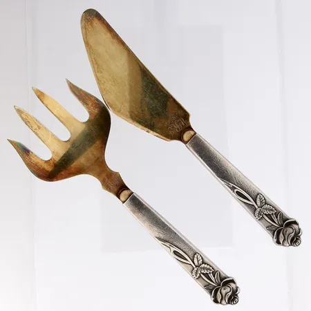 Kakku atarain ja veitsi, kaiverrettu, Ruusu, pituudet 157mm ja 173mm, 813,  Paino: 71,2 g