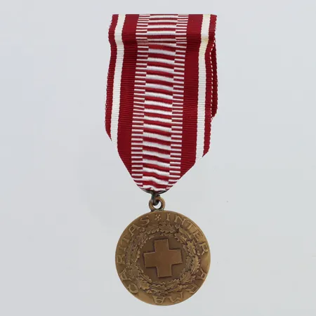 Kunniamerkki, Inter arma caritas, Suomen Punainen risti, korkeus 93mm, 