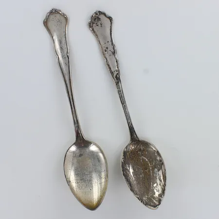 Kaksi ruokalusikkaa, Chippendale, käytön jälkiä, kaiverrettu, pituus 168mm, 830,  Paino: 64,8 g
