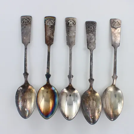 Viisi ruokalusikkaa, kaiverrettu, pituus 163mm, 813h,  Paino: 161,5 g