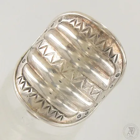 Perniön sormus, Kalevala Koru, koko 19½, 925,  Paino: 7,3 g