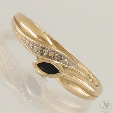 Kivisormus timantilla 2xn.0.005ct, koko 17¾, 585br,  Paino: 1,6 g