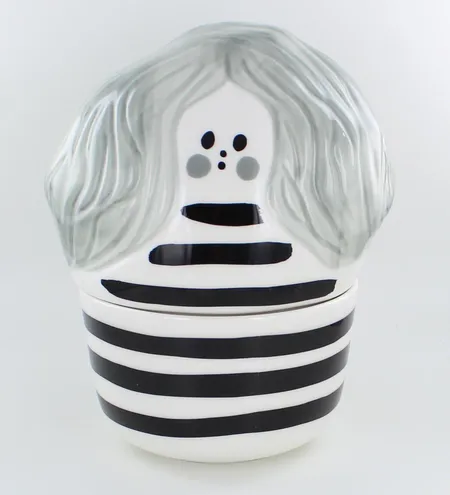 Keräilyesine Marimekko, Marikyläläinen, Annikki,  Korkeus: 14,5 cm, Suunnittelija: S.Ruotsalainen/Jenni Tuominen
