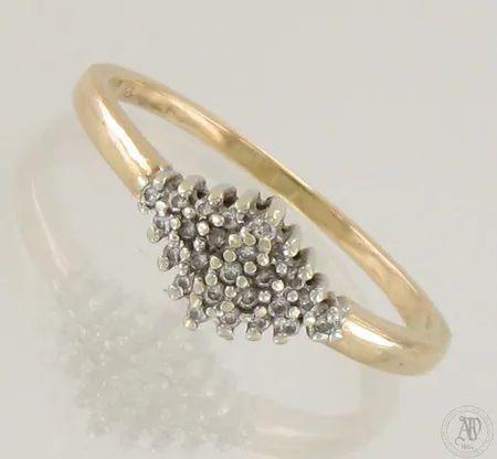 Timanttisormus 25xn.0.005ct, runko vääntynyt, koko 18¾, 585,  Paino: 2,5 g