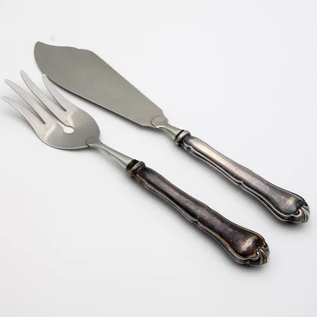 Kakkuatrain ja -veitsi, Chippendale, pituudet 243mm ja 213mm, 830br, 
