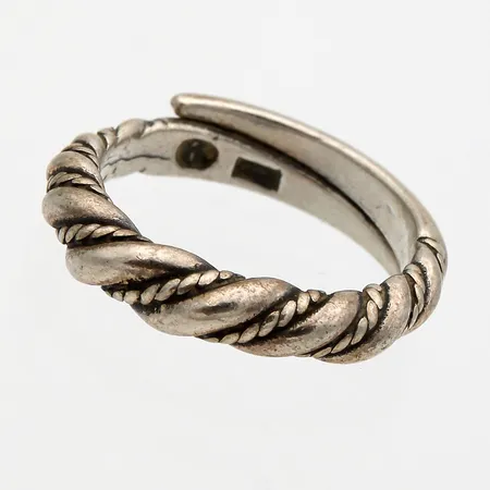 Kuvioitu sormus, Kalevala Koru, Halikon Lampolan Kierresormus, koko muunneltavissa, 925, Paino: 4,6 g