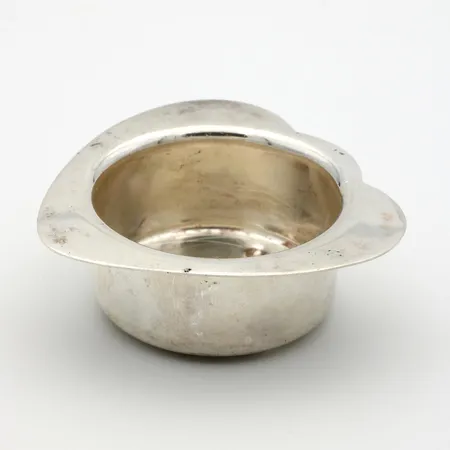 Tuikkulyhty, korkeus 21mm, kaiverrettu, sisällä naarmuja, 925,  Paino: 26,9 g