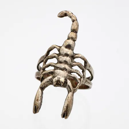 Skorpioni sormus, koko 18, 813, Paino: 3,9 g