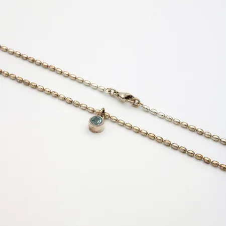 Topaasikaulakoru, Kalevala Koru, Lähde, ketjun pituus 42cm, riipuksen korkeus 13mm, 925br,  Paino: 8,9 g