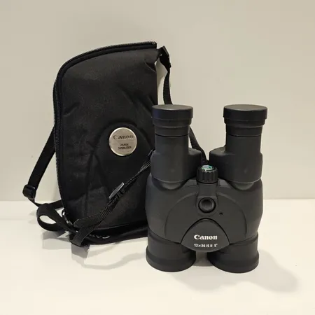 Kiikarit Canon 12x36 is II 5°, Made in Japan, S:N 25600312, suojapussi. Lähetetään postipakettina.