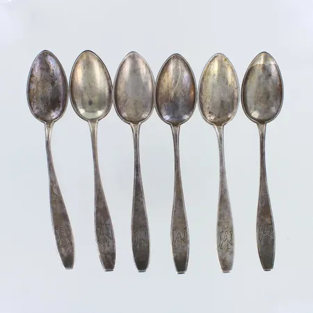 Kuusi kahvilusikkaa, Matta, käytön jälkiä, kaiverrettu, pituus 123mm, 813h,  Paino: 54,5 g