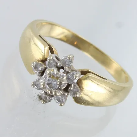 Timanttisormus 8xn.0.005-0.01ct 1xn.0.03ct, koko 16½, käytön jälkiä, 585,  Paino: 3,1 g