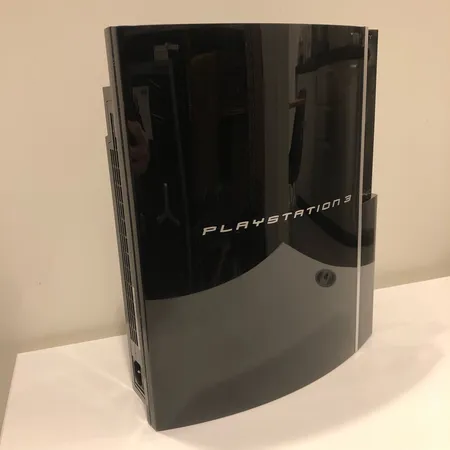 Playstation PS3, 80 GB, CECHL04, yksi peliohjain, USB-kaapeli, HDMI-kaapeli, laatikko viallinen, ei virtapiuhaa