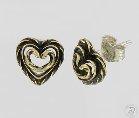 Korvakorut Kalevala Koru, Talon sydän, korkeus 11mm, pronssia, taustat ja piikki hopeaa, 925br,  Paino: 2,2 g