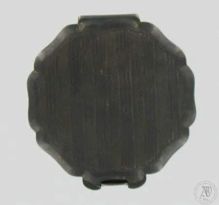 Viallinen peili-puuterirasia, Ø 65mm, vuodelta 1955, 813br,  Paino: 54,6 g