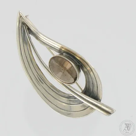 Kivirintaneula, leveys 50mm, Granit & co, vuodelta 1960, 813br,  Paino: 6,3 g