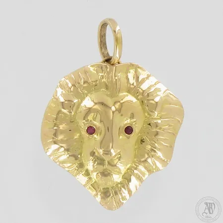 Kiviriipus, korkeus 43mm, takana kaiverrus, 585br,  Paino: 5,7 g