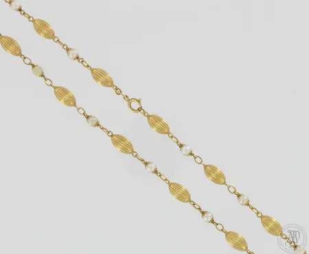 Helmikaulakoru, osa helmistä viallisia, kultaosan leveys 5mm, pituus 70,5cm, 585br,  Paino: 20,9 g