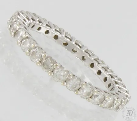 Timanttiallianssisormus 27xn.0.05ct, koko 17¼, leimaamaton, 585 valkokulta,  Paino: 2,9 g