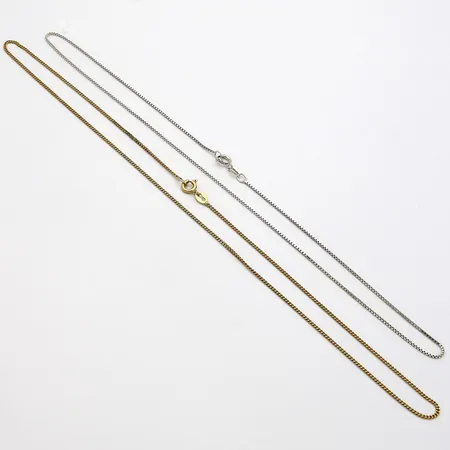 Kaksi kaulaketjua, pituudet 45,5 ja 49cm, käytön jälkiä, 925 Paino: 5,4 g