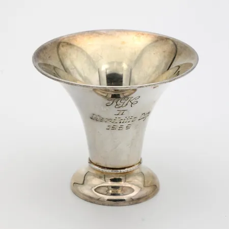 Pokaali, kaiverrettu, korkeus 49mm, Ø 57mm, 813, Paino: 20,3 g