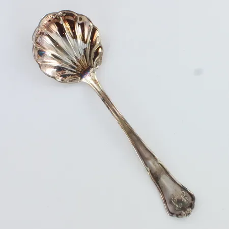 Sokeri-lusikka, Chippendale, kaiverrettu, pituus 117mm, 830,  Paino: 15,4 g
