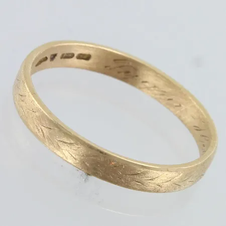 Sormus, käytön jälkiä, kaiverrettu, koko 18½, 750,  Paino: 2,6 g