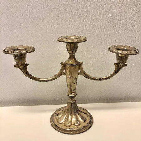 Kolmihaarainen kynttelikkö, kaiverrettu, korkeus 152mm, vuodelta 1964, 813br,  Paino: 133,8 g