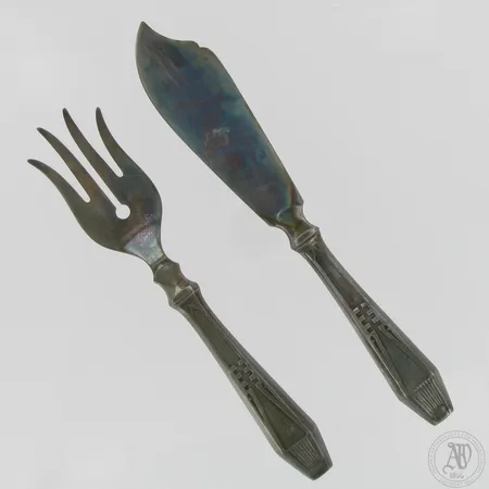 Kakkuatrain ja -veitsi, Suomi, kaiverrettu ja käytön jälkiä, pituudet 210-240mm, vuodelta 1969, 830,  Paino: 151,2 g